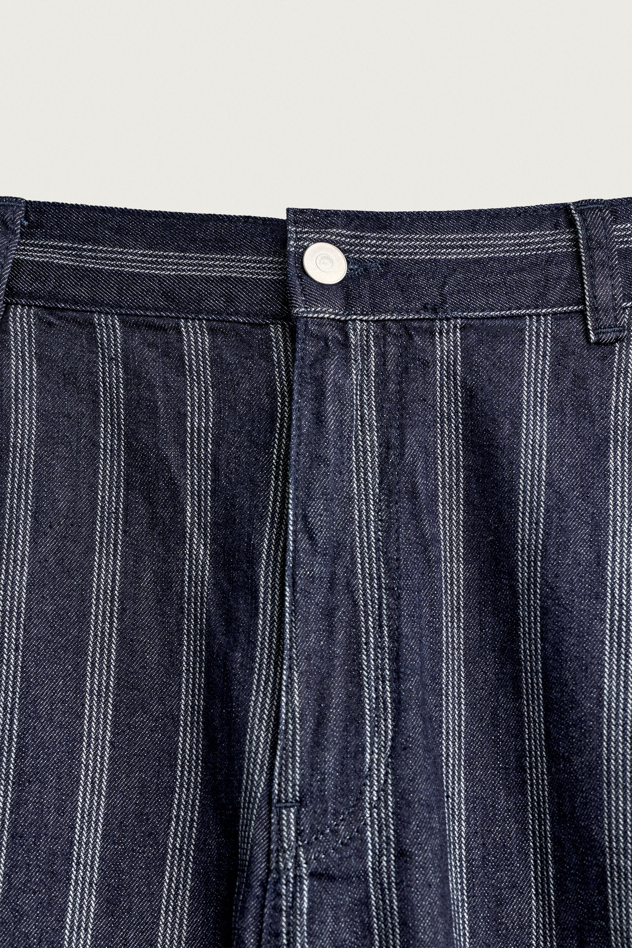 RELAXED FIT PLEATED STRIPED SHORTS