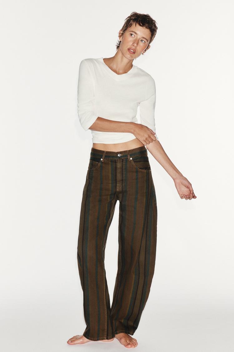 Barrel fit tiro medio rayas trf jeans