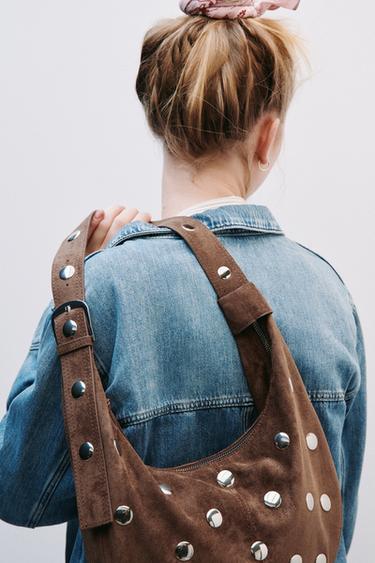 BOLSO HOMBRO TACHAS - Marrón de Zara