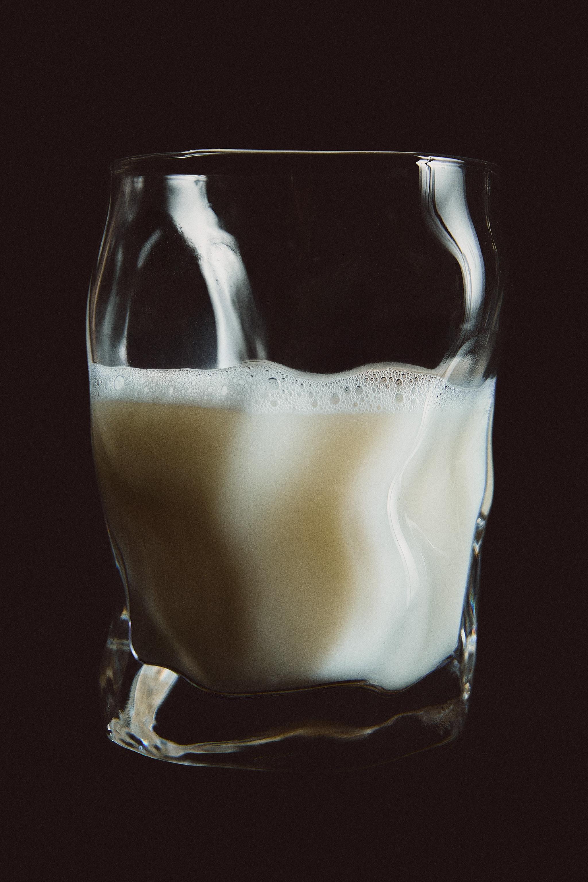 WAVY GLASS TUMBLER — Transparent