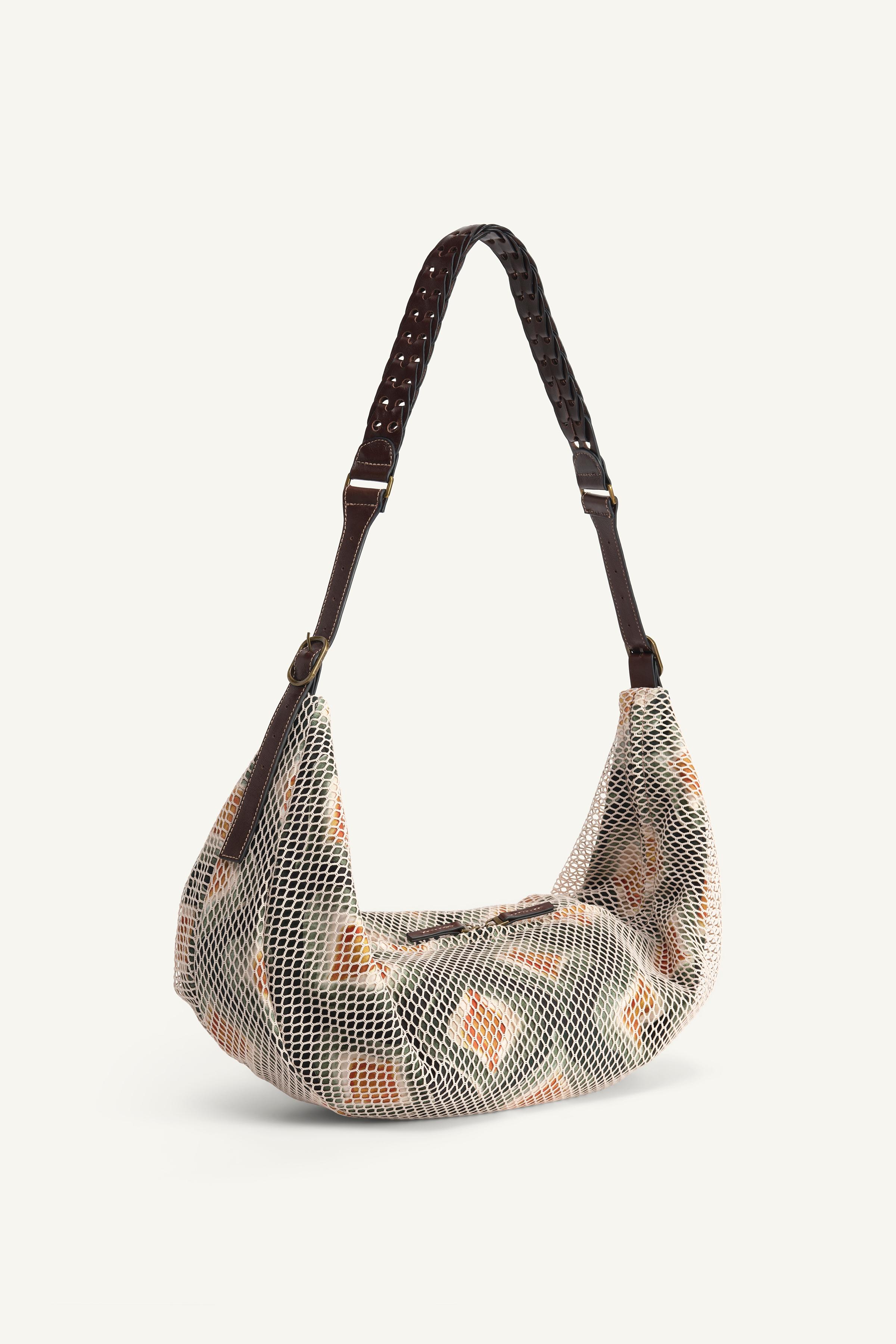 【新品未使用】EVERYDAY EVERYWHERE SHOULDER BAG Everywhere Crossbody Bag 2L *Metal Hardware | lululemon MY