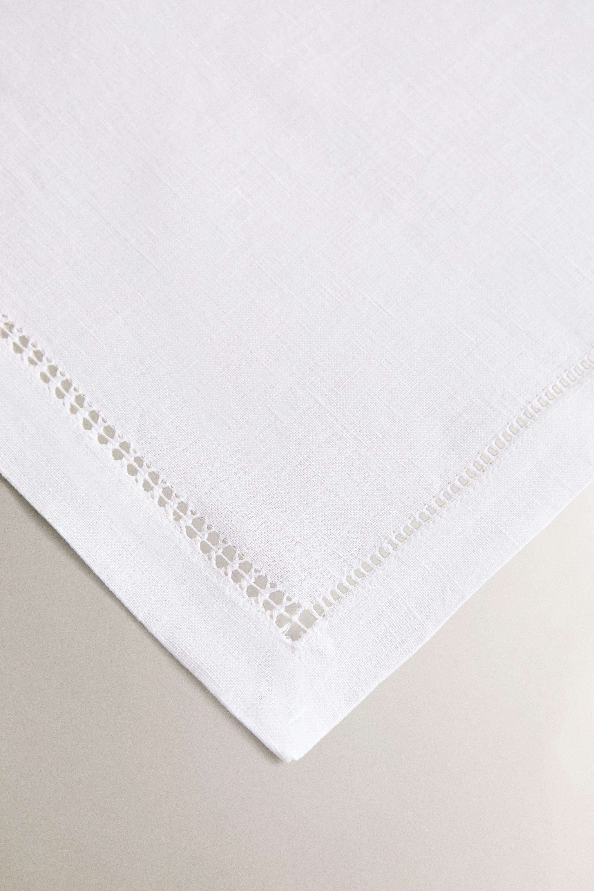 SET OF EMBROIDERED HEMSTITCHED NAPKINS (SET OF 2)