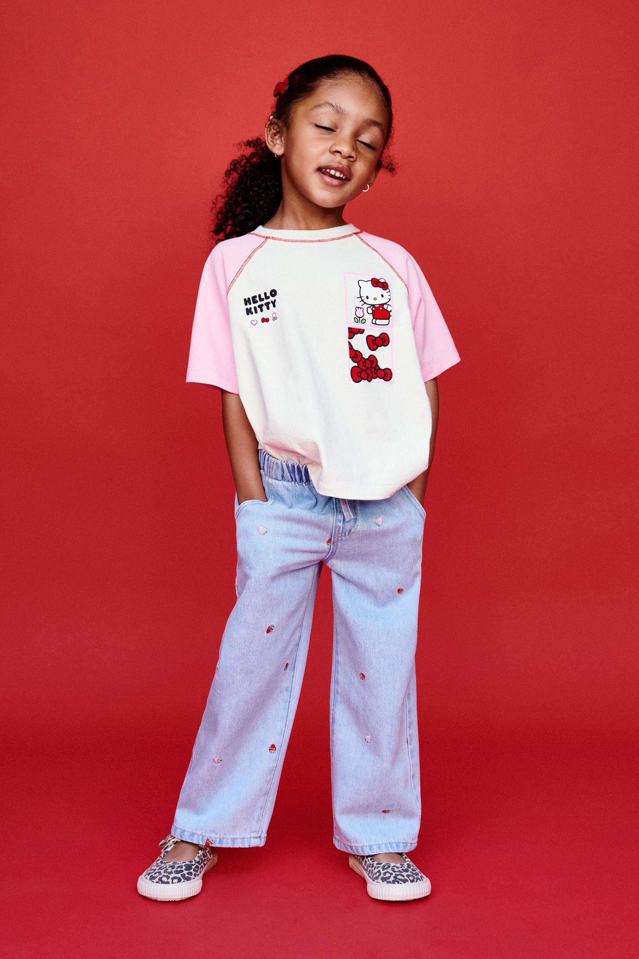 CONTRASTING RAGLAN SLEEVE HELLO KITTY © SANRIO T-SHIRT