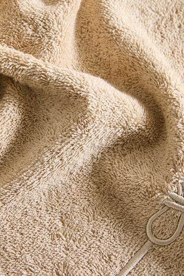 ASCIUGAMANO DA BAGNO RICAMO FIOCCO - Camel chiaro di Zara