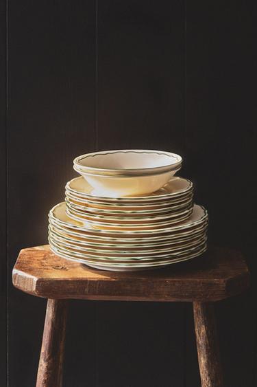 VAISSELLE EN FAÏENCE À BORD CONTRASTANT - Grenat clair de Zara - Image 0