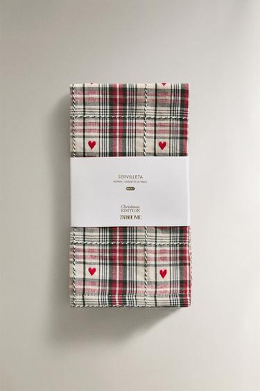 PACK OF DYED THREAD CHRISTMAS HEART NAPKINS (PACK OF 2) - Red by Zara - Image 4