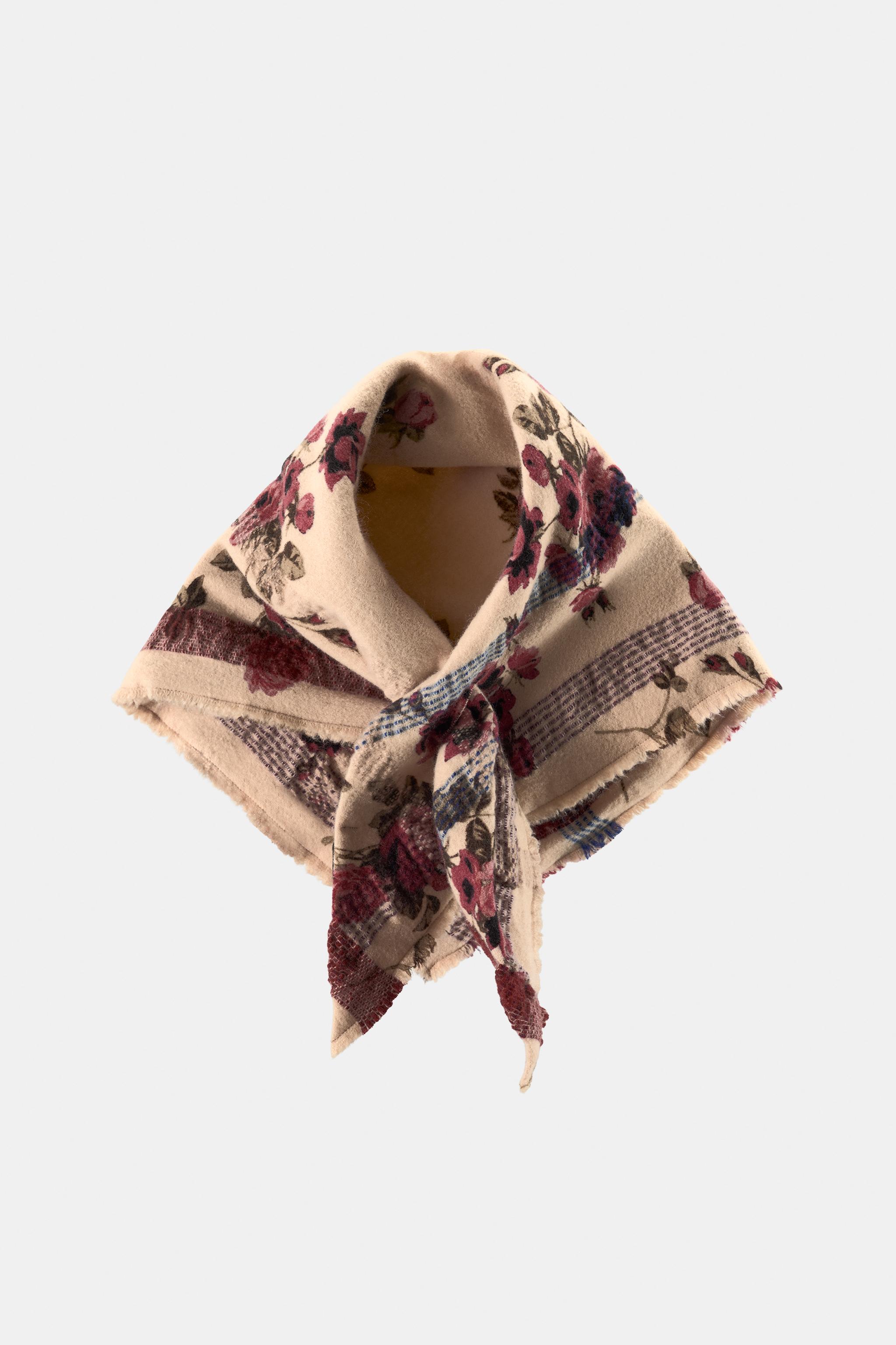 PAÑUELO TRIANGULAR DOBLE CON LANA ESTAMPADO FLORES