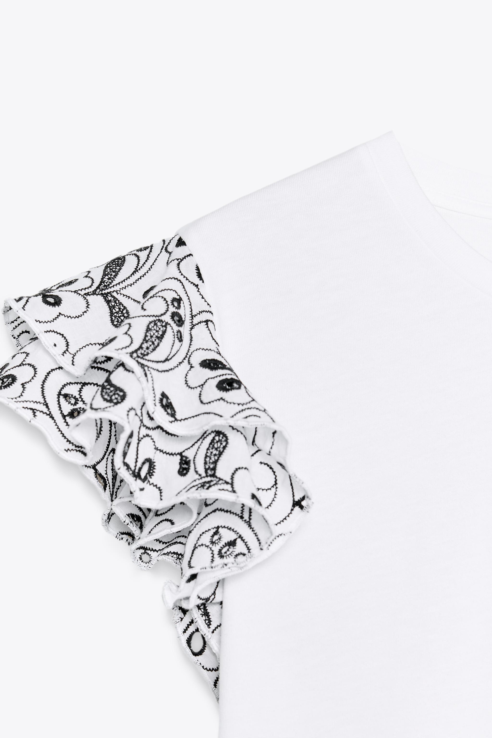 CONTRASTING EMBROIDERY T-SHIRT - White | ZARA United States