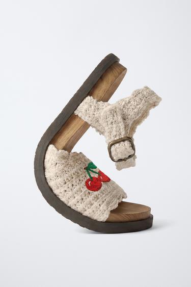 SANDALES EN CROCHET ET CERISES - Blanc écru de Zara - Image 2