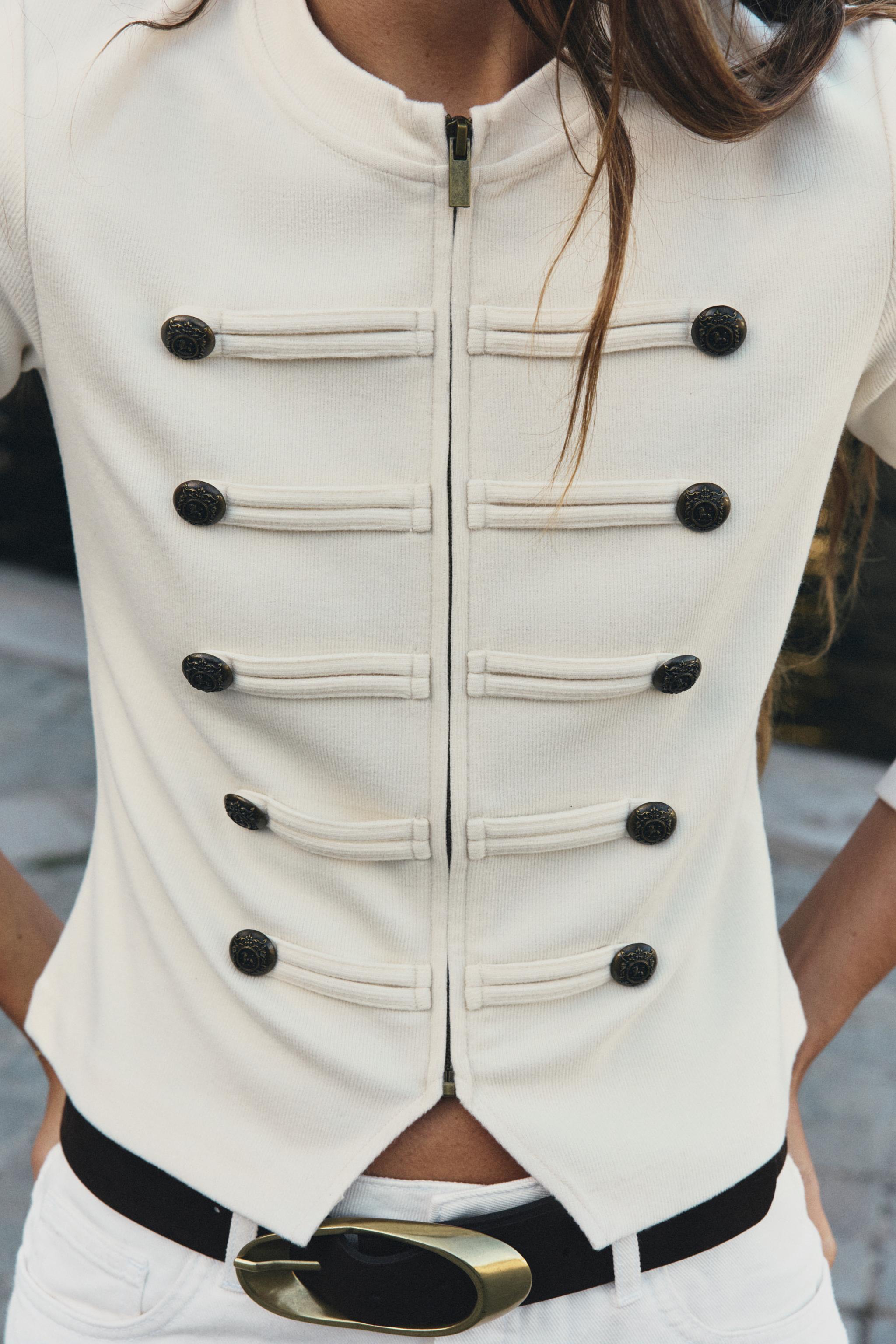 VESTE À BRANDEBOURGS