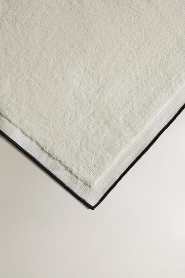 SERVIETTE DE BAIN VELOURS OVERLOCK - Écru de Zara - Image 2