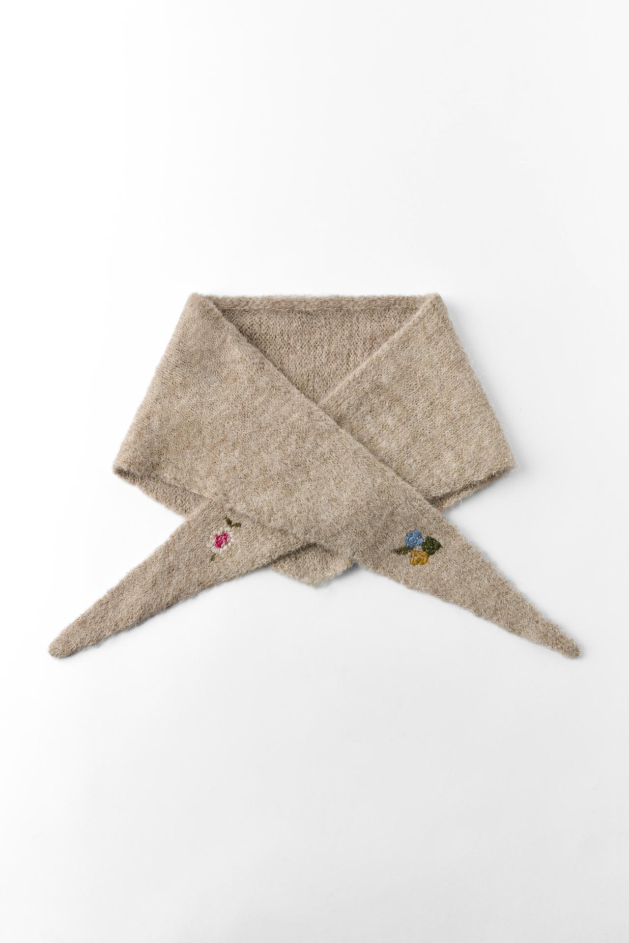 EMBROIDERED FLORAL KNIT BANDANA — Sand