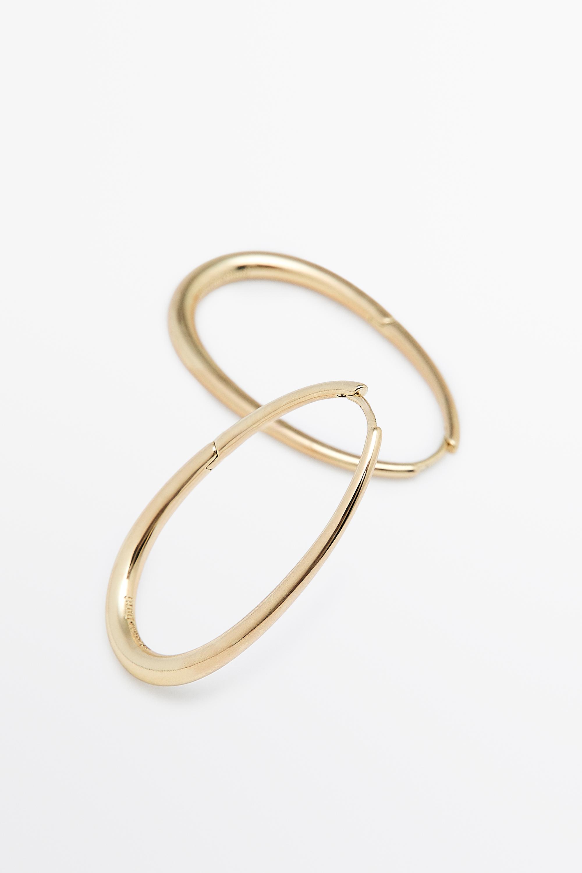 Oval hoop earrings