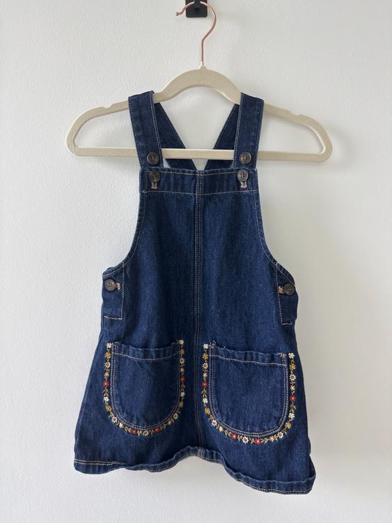 embroidered denim overall dress FLOWER SECOND HAND Side pockets plus back ecb146.5cd Size:UK 6 (Buy Now) What to Wear for Vintage