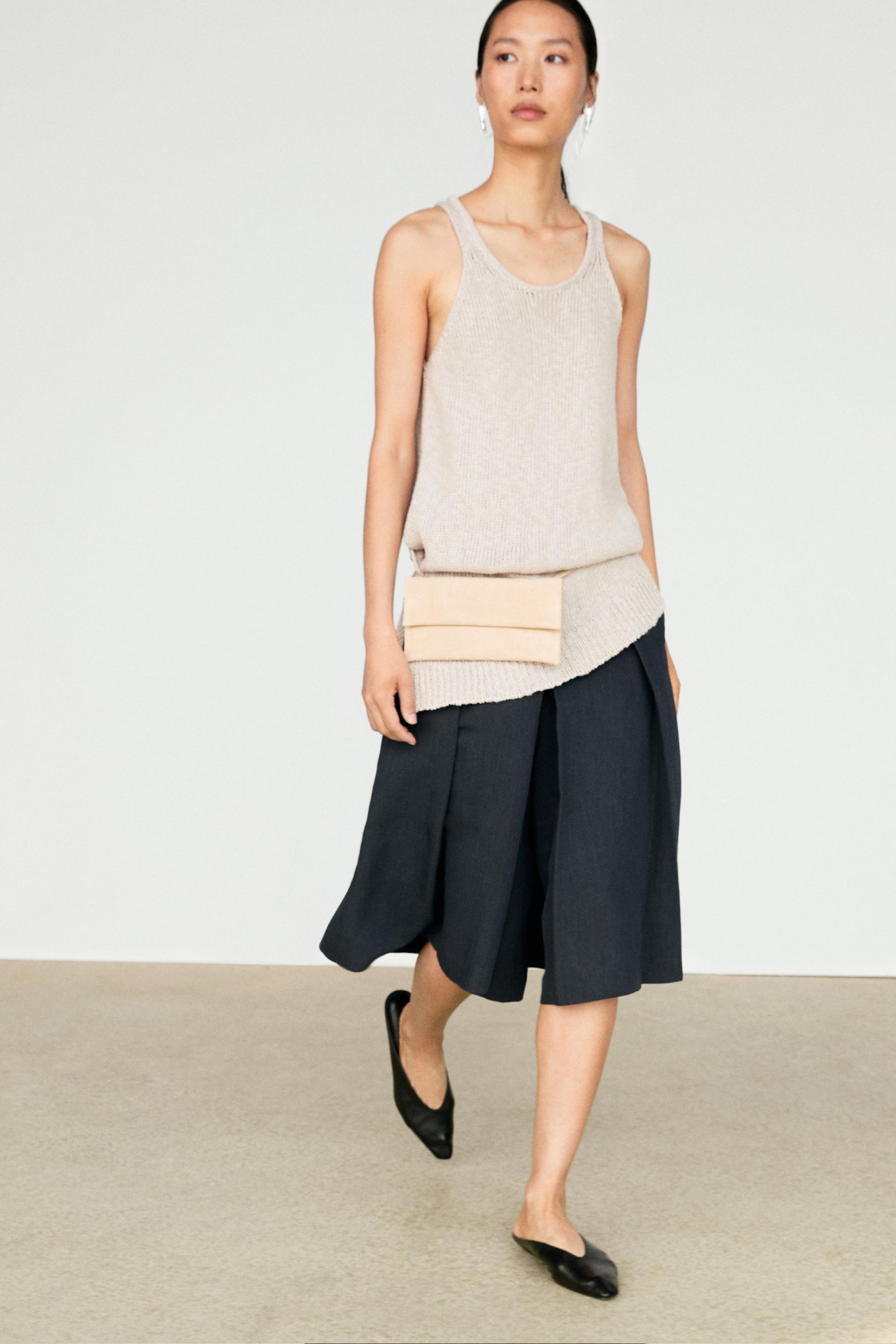 Linen blend Bermuda shorts with pleats — Blue