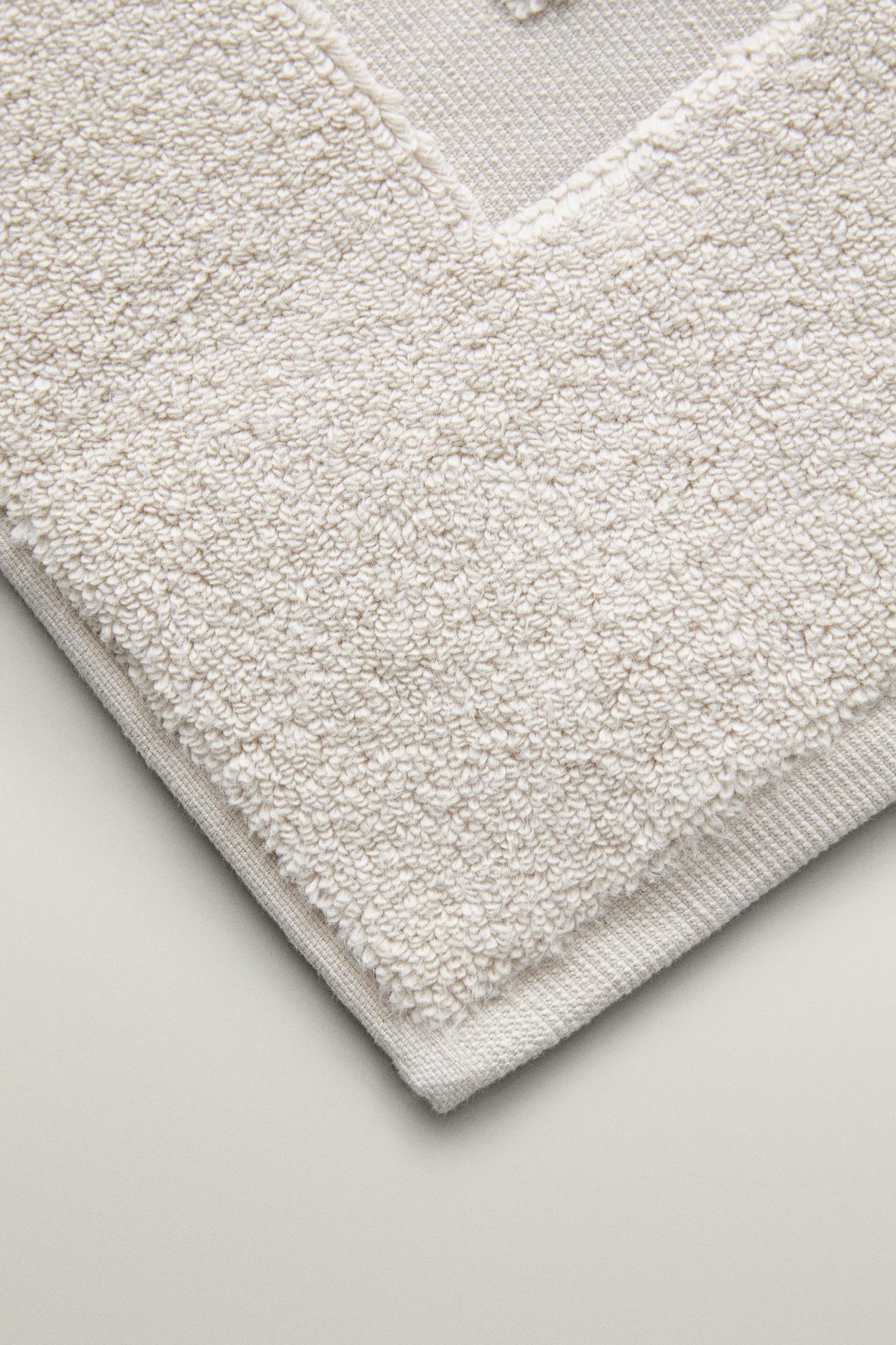 SOFT TERRY BATH MAT — Light sand