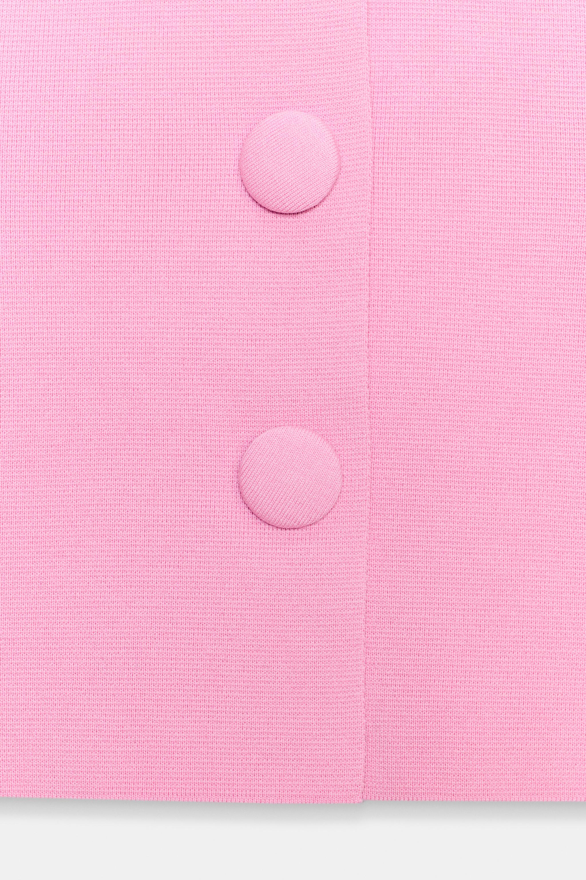 GILET EN MAILLE AVEC BOUTON RECOUVERT