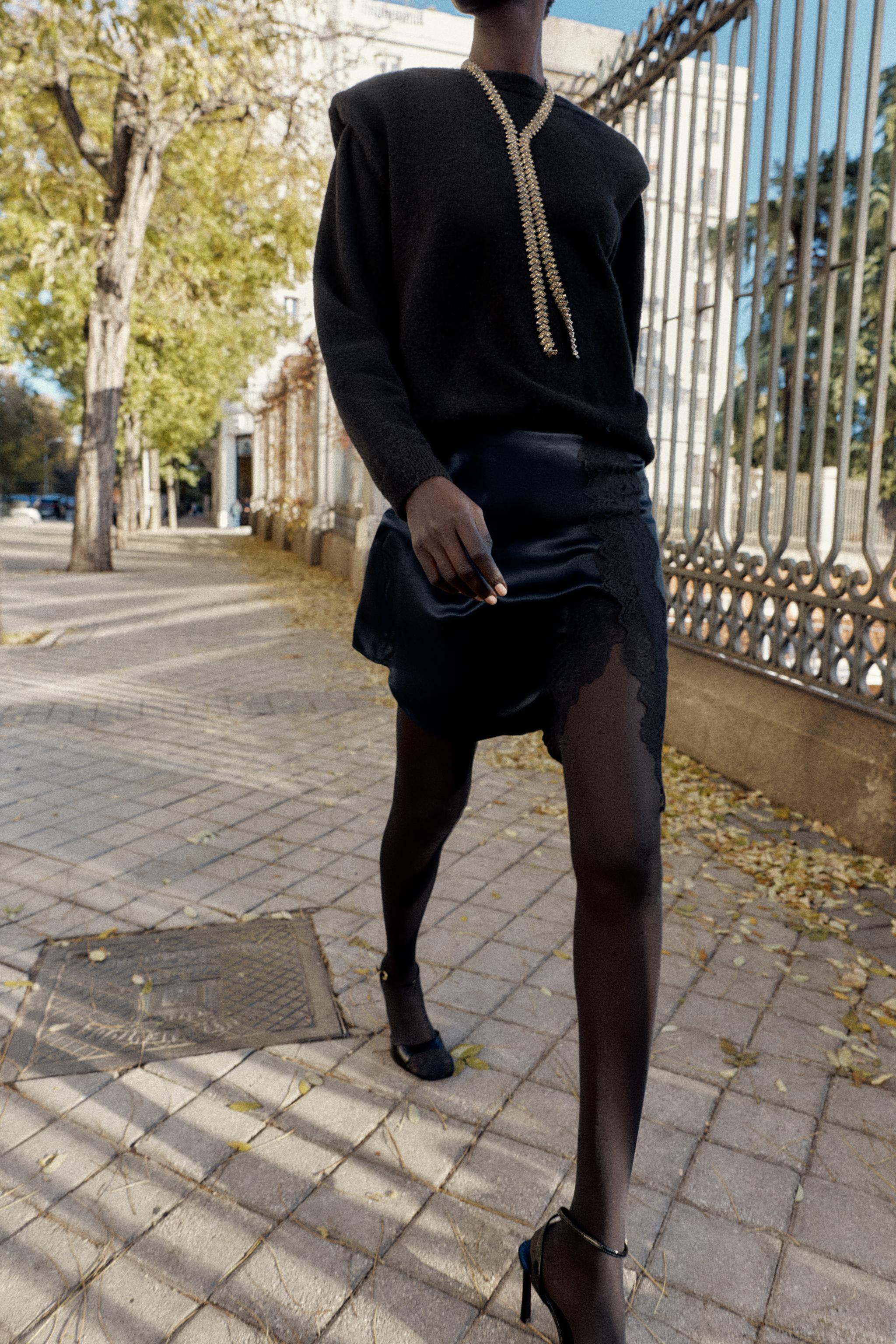 COMBINATION SATIN MINI SKIRT WITH LACE