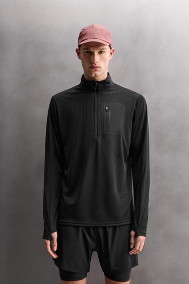 QUARTER-ZIP SWEATSHIRT WITH CONTRAST POCKET - Black by Zara