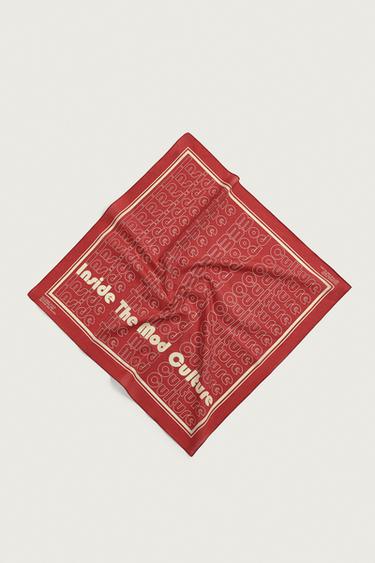 BANDANA ESTAMPADOS TEXTOS - Rojo de Zara