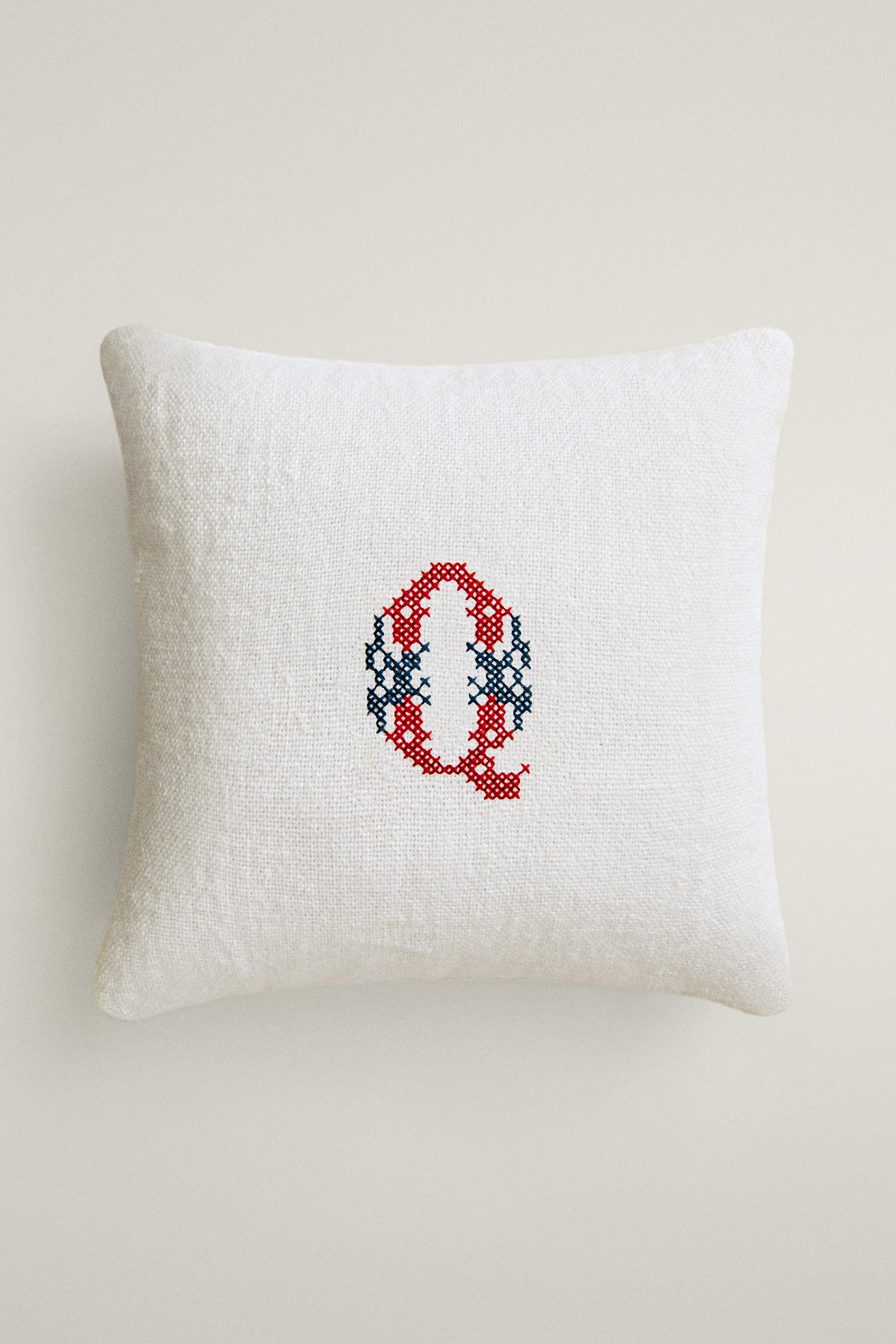 LETTER Q EMBROIDERED LINEN CUSHION