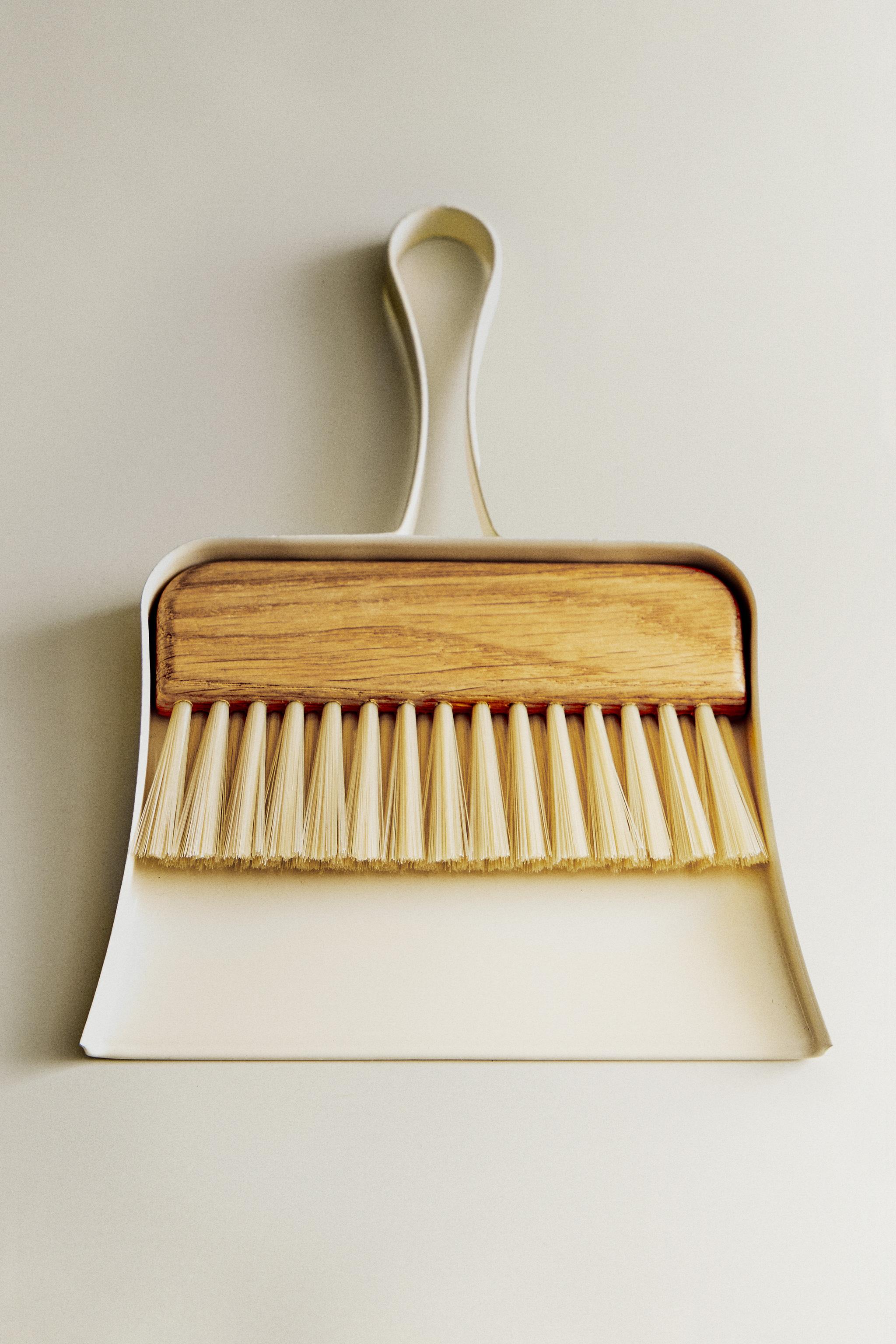 BRUSH AND DUSTPAN SET