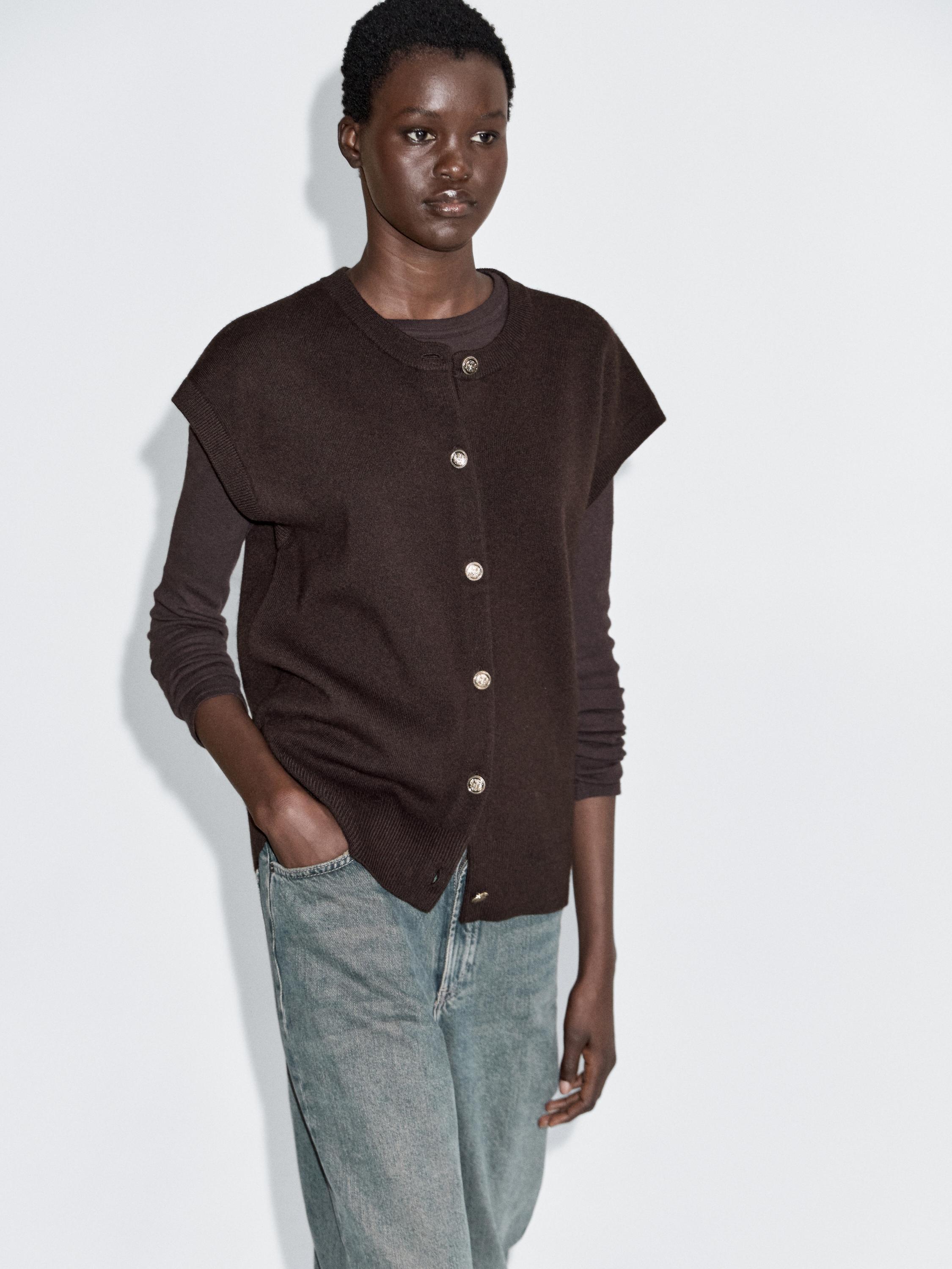 Veste sans manches maille avec boutons dorés