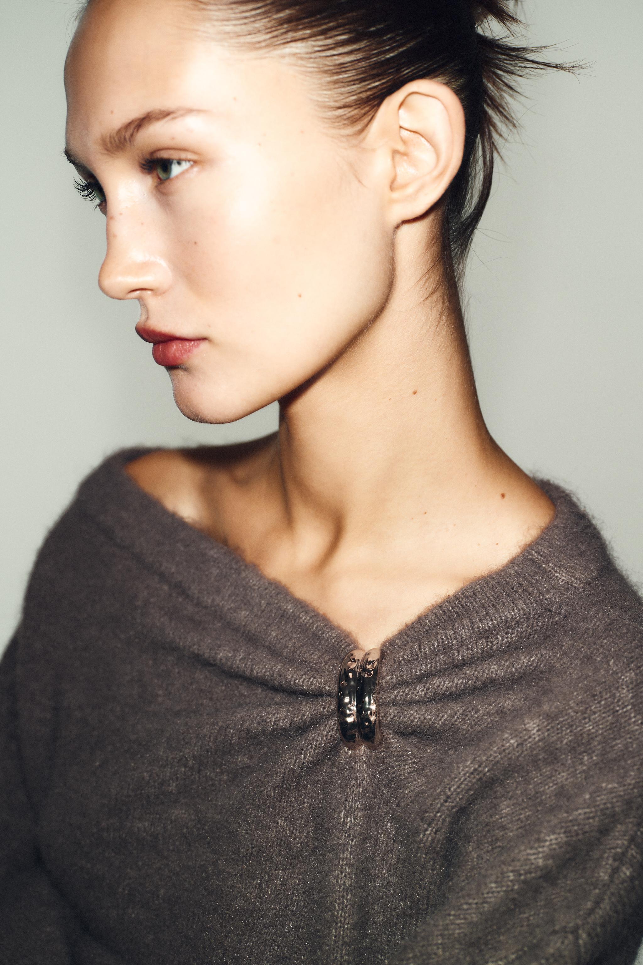 PULL EN MAILLE AVEC FERMOIR