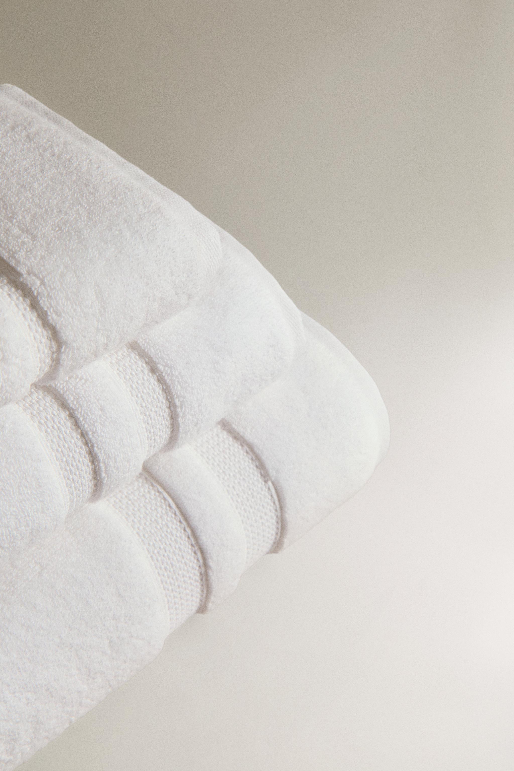 EXTRA SOFT DOUBLE-BORDER BATH TOWEL — White