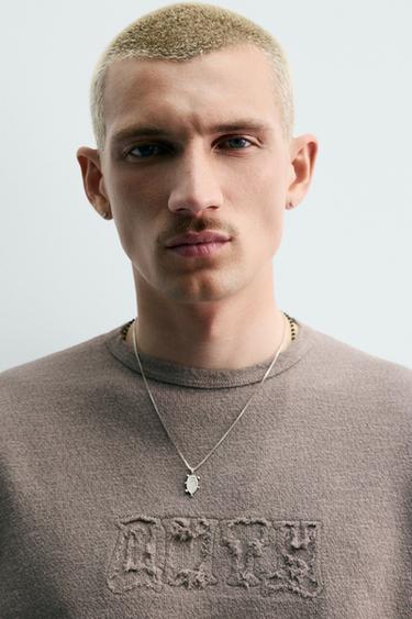 T-SHIRT EN MAILLE LAVÉE À PIÈCES - Gris taupe de Zara - Image 5