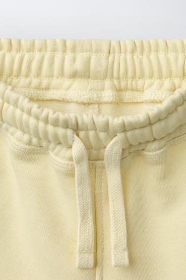 SHORT JOGGING À INSCRIPTION - Jaune de Zara - Image 2