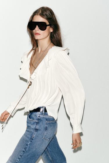 BLUSA SATINADA VOLANTES HOMBRERAS - Crudo de Zara