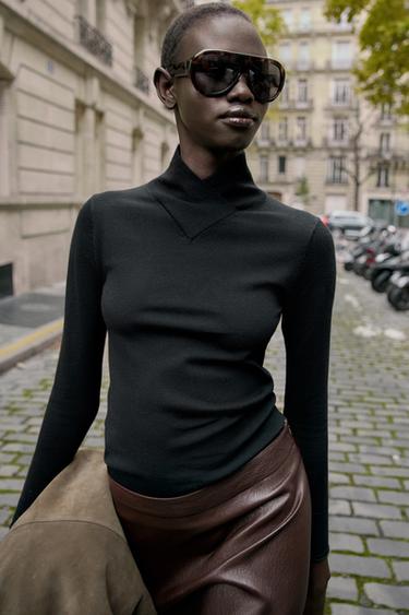 СВИТЕР ИЗ ШЕРСТИ С ВЫСОКИМ ВОРОТНИКОМ НАЗАПАХ — ЧЕРНЫЙ от Zara