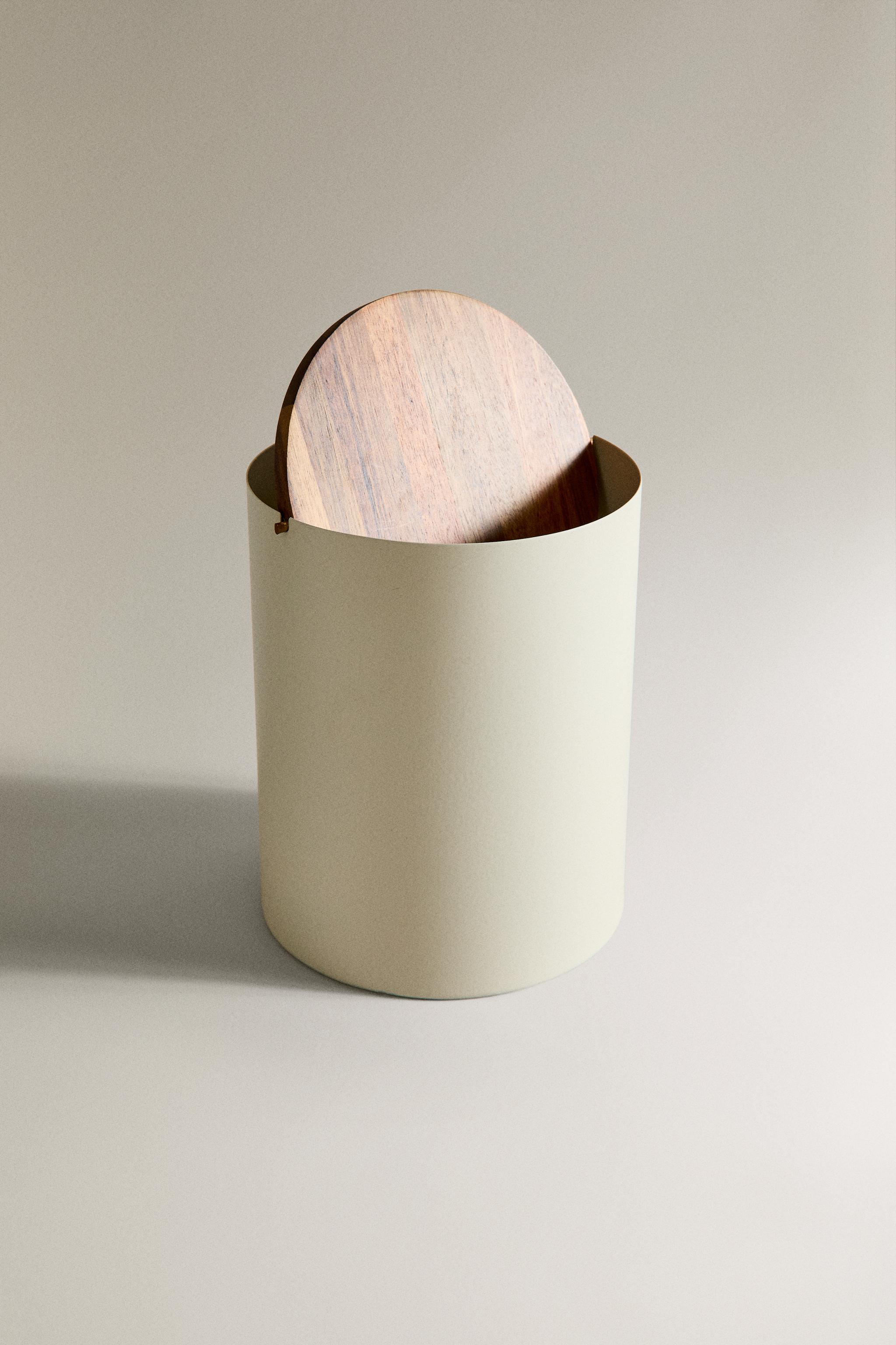 METAL BATHROOM BIN WITH WOODEN LID — Cream