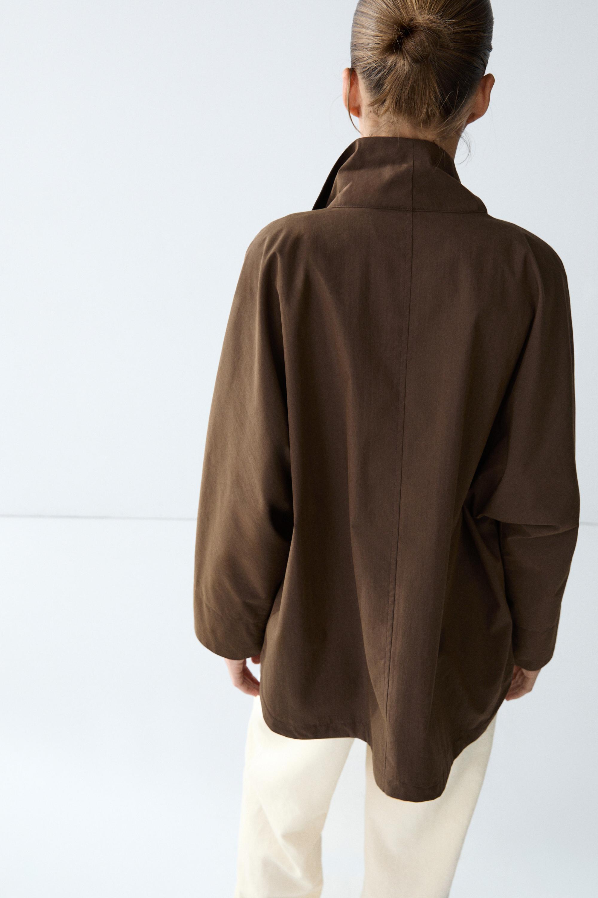 Cape jacket with collar detail