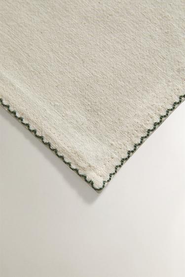 PACK OF EMBROIDERED FLORAL NAPKINS (PACK OF 4) - Ecru by Zara - Image 2