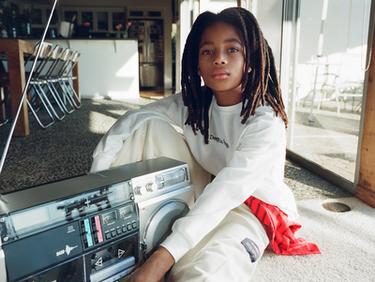 БРЮКИ BARREL ИЗ МЯГКОЙ ТКАНИ С НАШИВКОЙ — ЭКРЮ от Zara