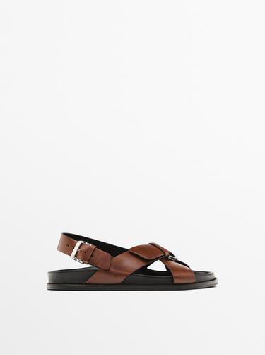 Sandalia piel cruzada - Marrón de Zara