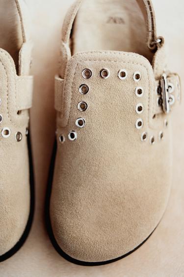 SABOTS EN DAIM À CLOUS - Beige de Zara - Image 0