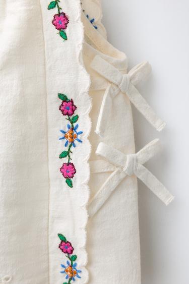 TOP À FLEURS BRODÉES AVEC COTON ET LIN - Écru de Zara - Image 3