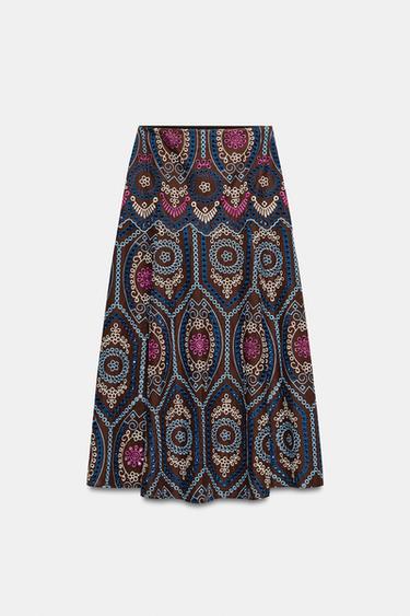 FALDILLA MIDI AMB BRODATS PERFORATS - Marró de Zara