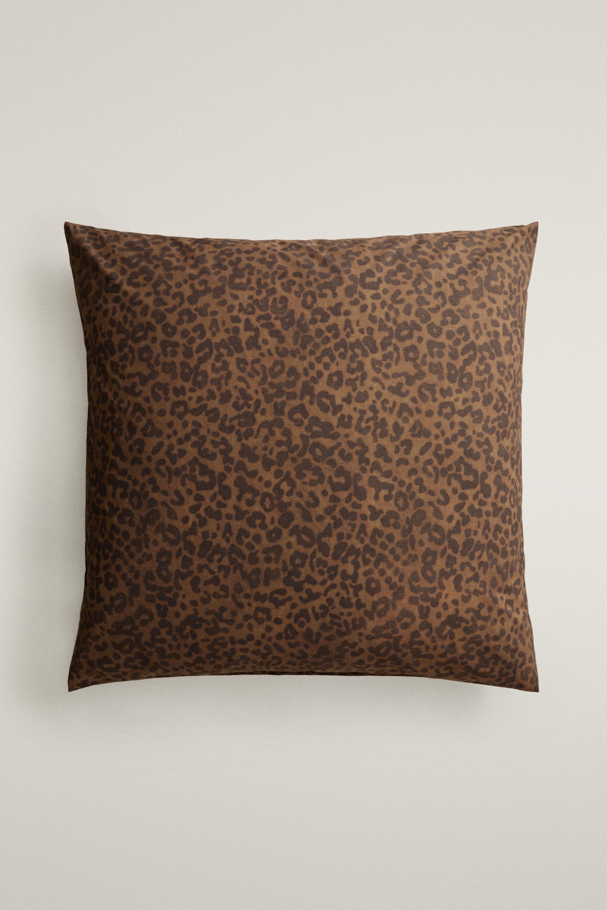 LEOPARD PRINT PERCALE PILLOWCASE (200 THREAD COUNT) — Dark brown