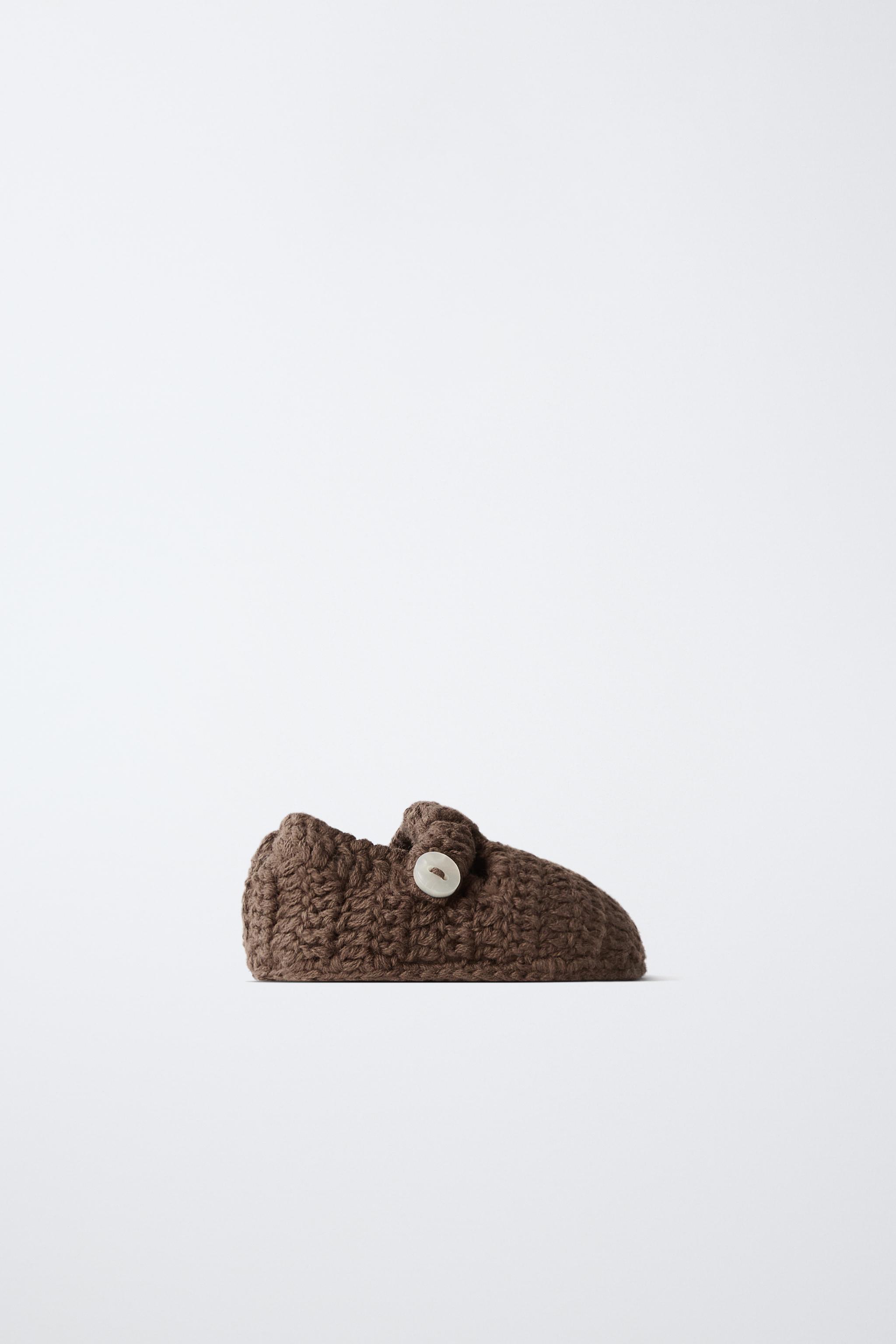 KNIT BUTTON BOOTIES — Chocolate
