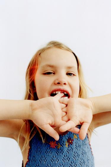 KNIT DRESS WITH EMBROIDERED FLOWERS - Mid-blue by Zara