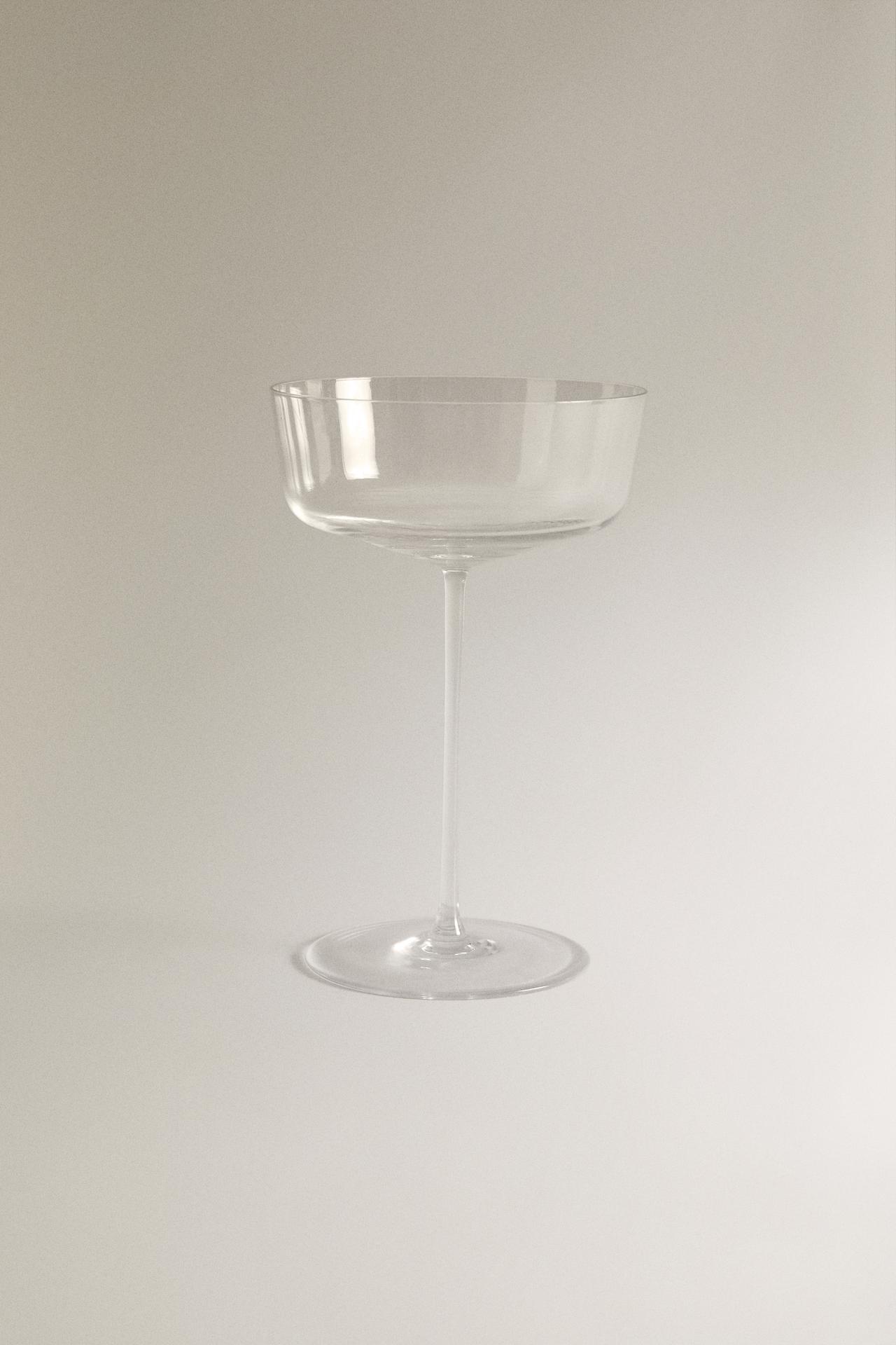 LOW CRYSTALLINE GLASS — Transparent