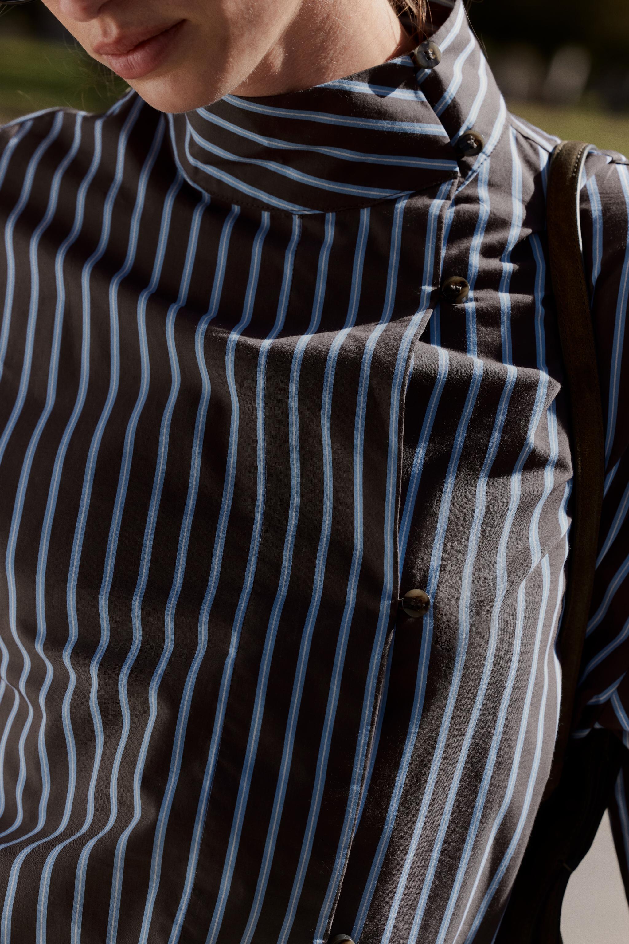 STRIPED HIGH-NECK SHIRT