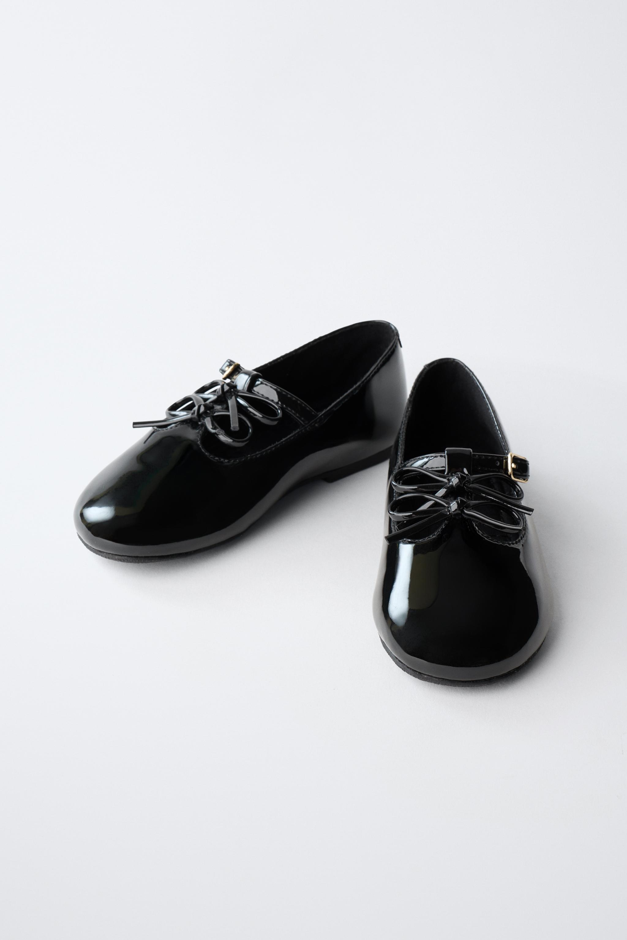 PATENT LEATHER BALLET FLATS WITH BOWS