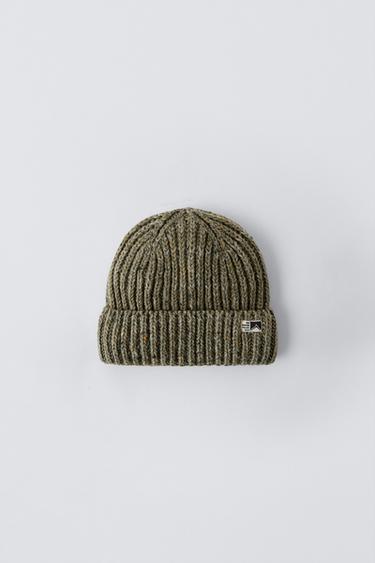 GORRO PUNTO BOTONATO ETIQUETA - Verde vigoré de Zara