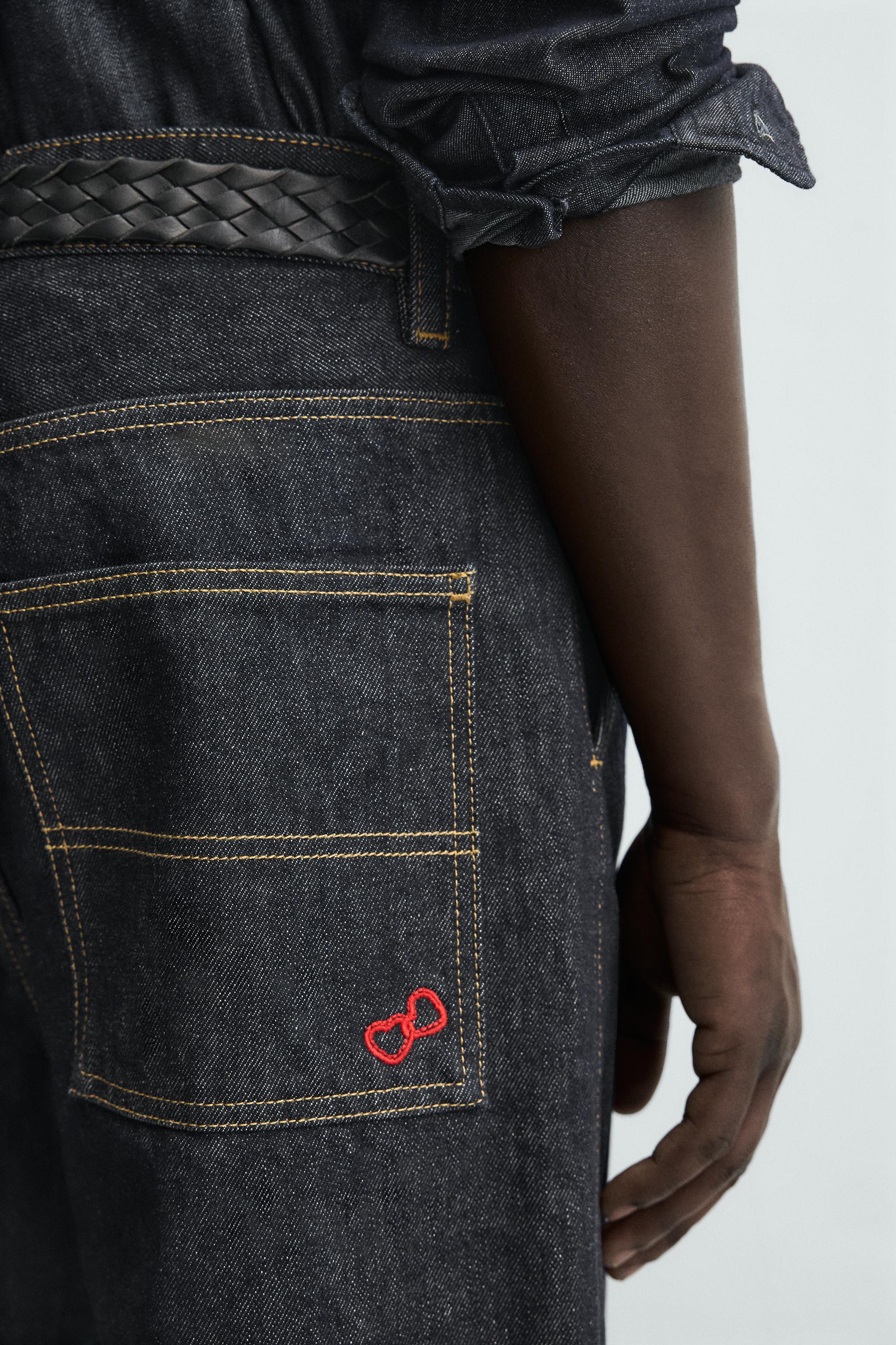 PANTALON CHINO EN DENIM BRODÉ CŒURS
