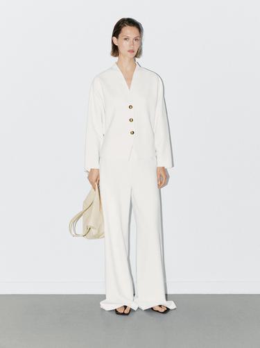 Americana fluida botones dorados - STUDIO - Blanco de Zara